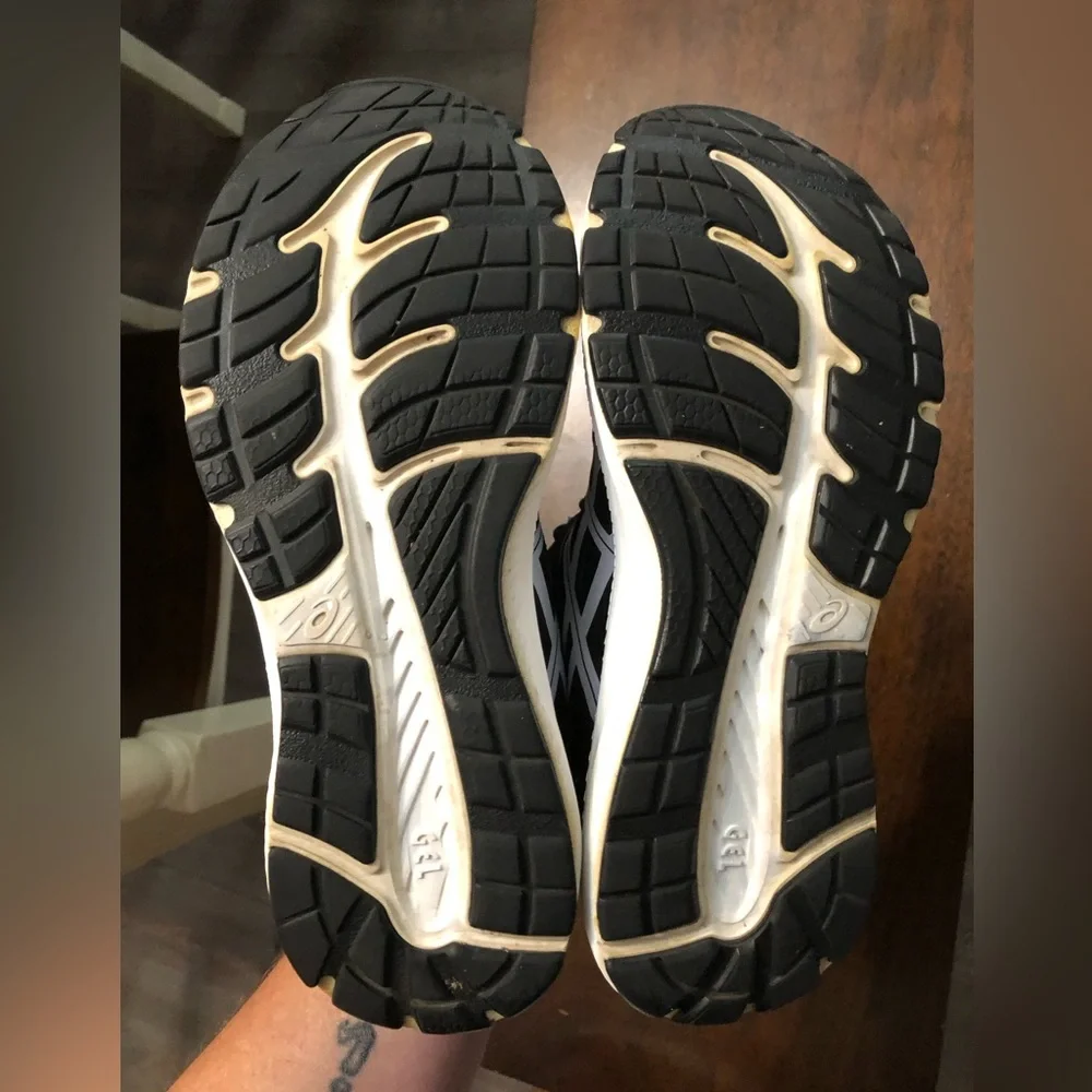 Women’s ASICS Gel Contend 7 Black White size 10